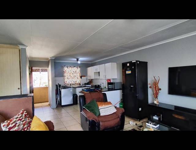 3 BEDROOM APARTMENT FOR SALE IN RAVENSWOOD